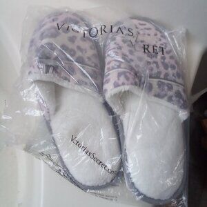 NWT VICTORIA'S SECRET SNOW LEOPARD PRINT SLIPPERS